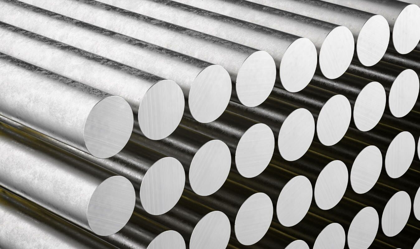 Kas ir “melnais metāls” un kāpēc to joprojām plaši izmanto būvniecībā?